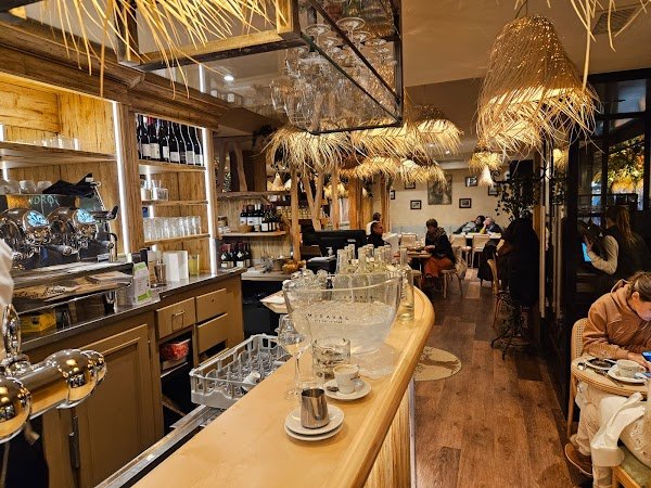 Avis clients Le Village Café 22 Rue de la Terrasse, 75017 Paris France  – AvisBizz